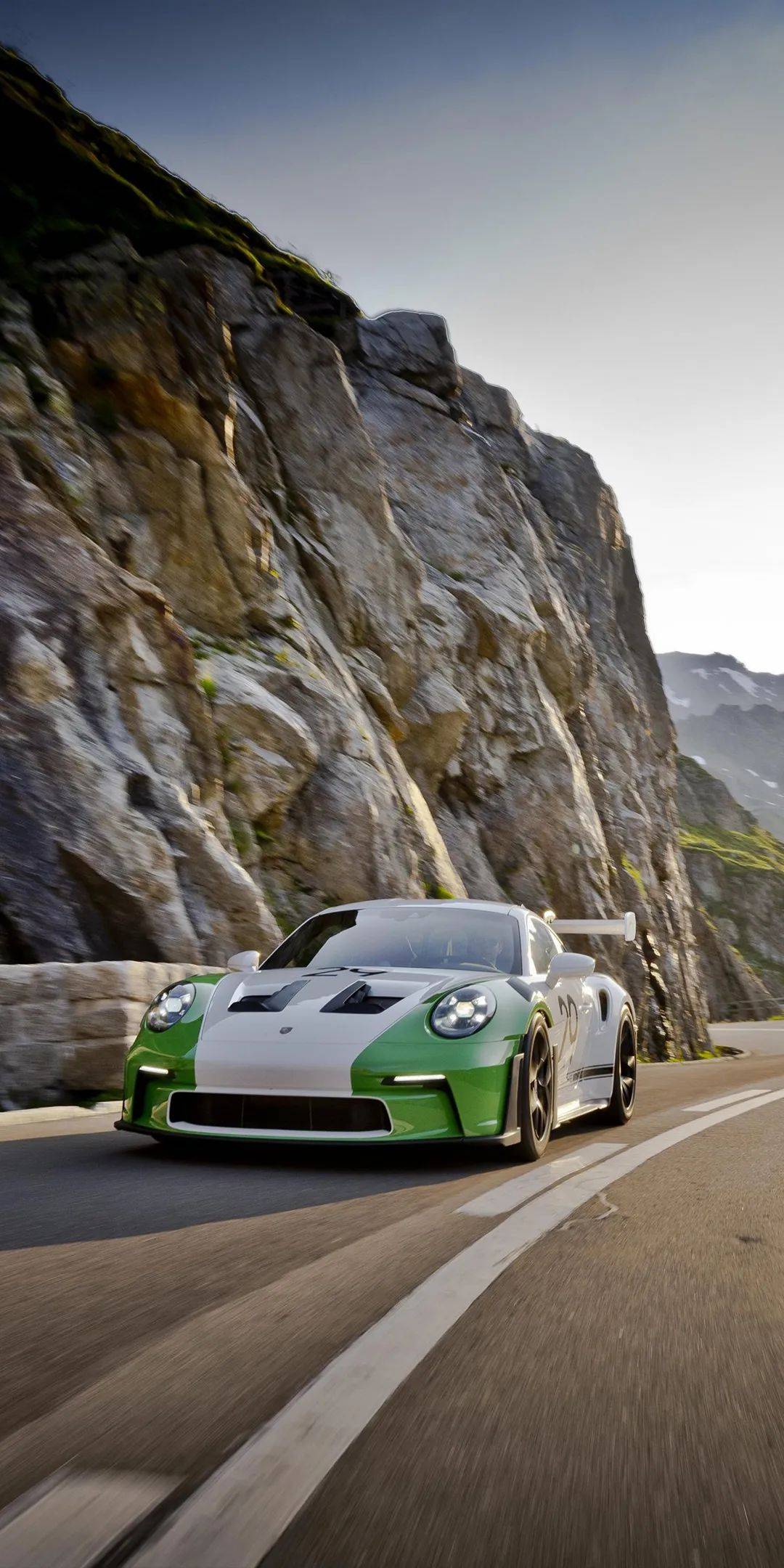 华体会体育网址-车坛传世经典：回忆传奇车手的简单介绍